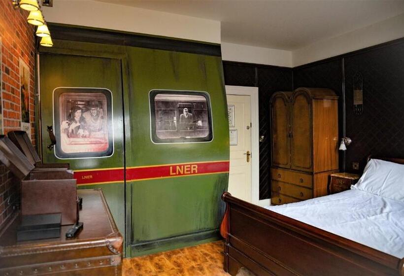 غرفة قياسية, The Townhouse