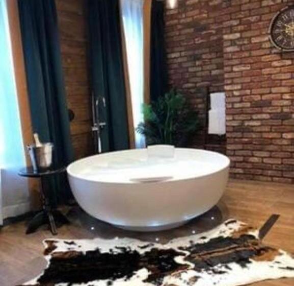 غرفة قياسية, The Townhouse