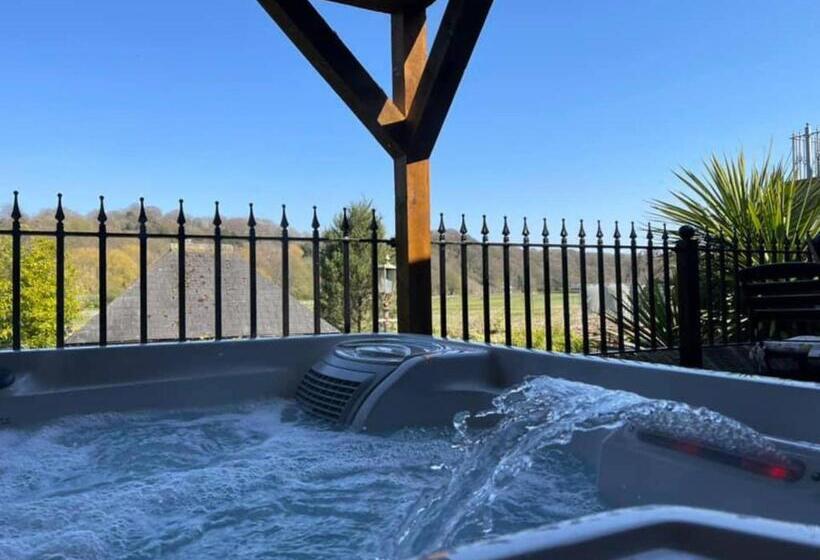 غرفة قياسية, The Townhouse