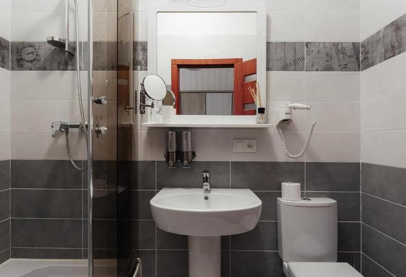 اتاق لوکس با بالکن, Noname Hotel Odessa