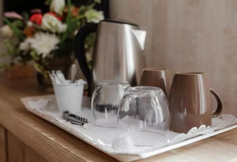 اتاق لوکس با بالکن, Noname Hotel Odessa