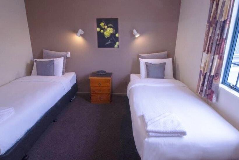 Perhehuoneisto, Papanui Court Motel