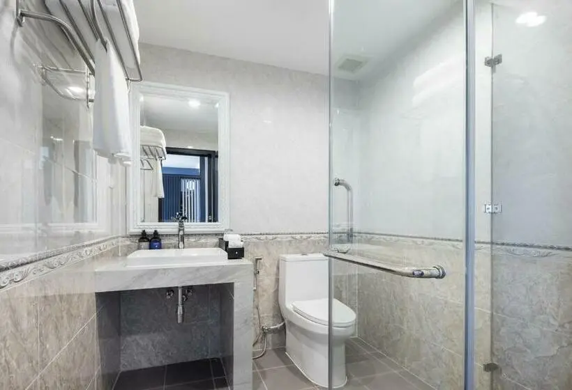 اتاق لوکس با بالکن, Eastin Hotel Vientiane