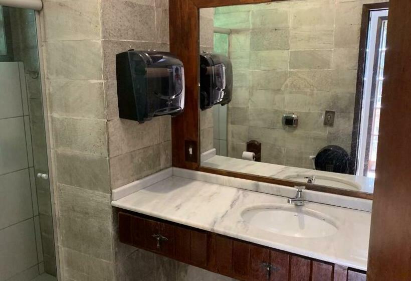 패밀리 스위트, Gajah