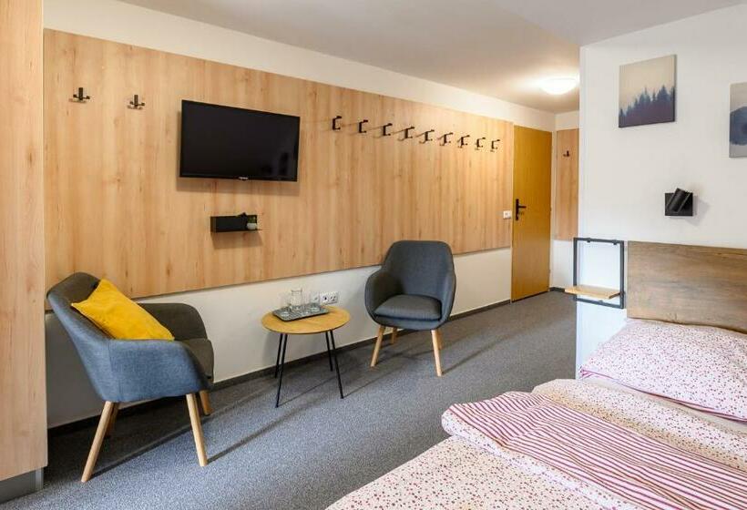 חדר סטנדרט לשלושה, Penzion Zámeček