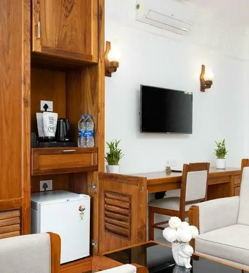 デラックストリプルルーム, White House, Munnar