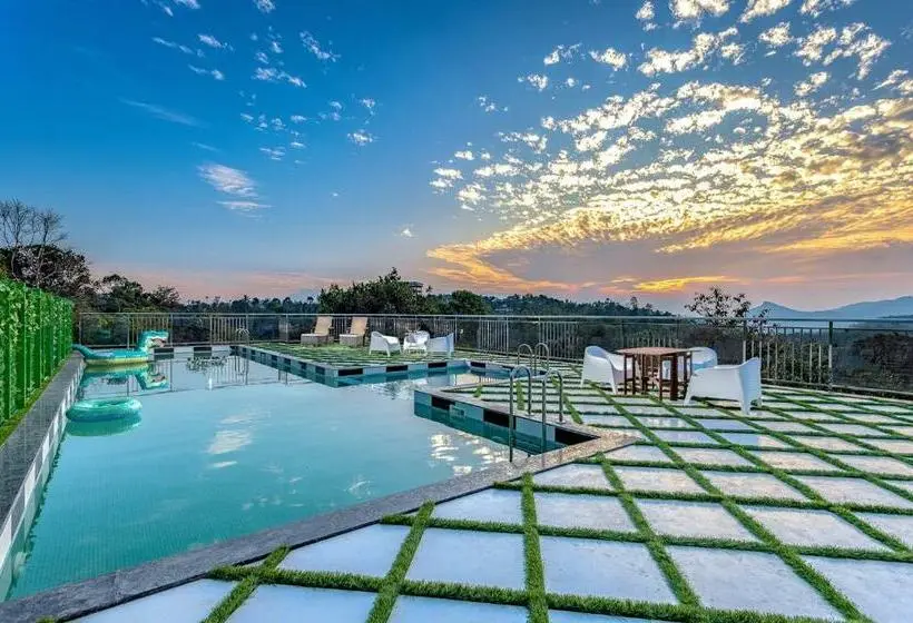 山の見えるジュニアスイート, White House, Munnar