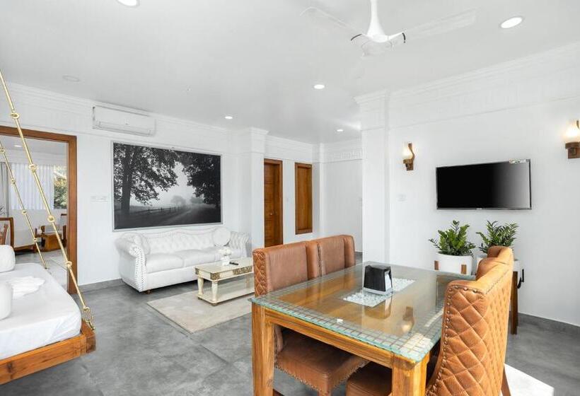 سوئیت پرزیدنت, White House, Munnar