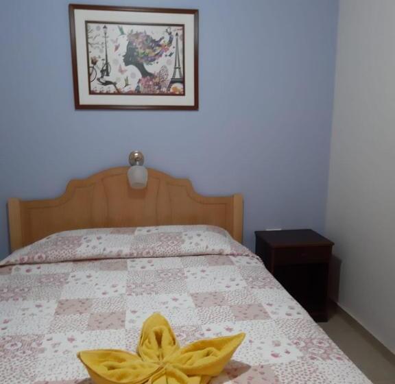 חדר סטנדרד יחיד חדר אמבטיה משותף, Hostal D  Silvia