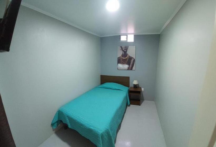 חדר סטנדרד יחיד חדר אמבטיה משותף, Hostal D  Silvia