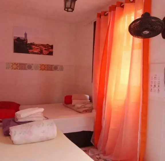 エコノミールーム, Hostel Uai