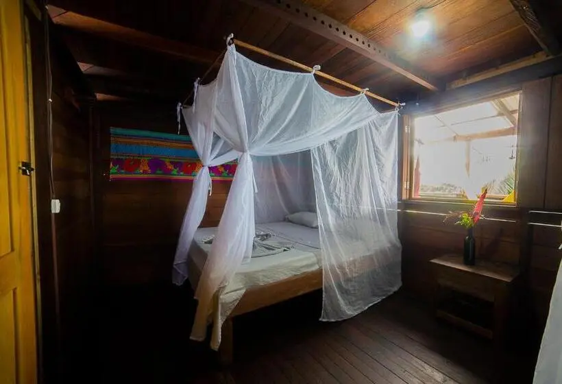 Dreibettzimmer Standard Badezimmer außerhalb des Zimmers, Casa Balae