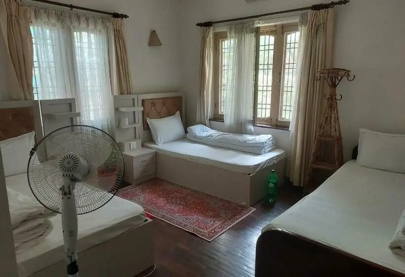 اتاق استاندارد با سرویس بهداشتی مشترک, Nepal Christian Guest House