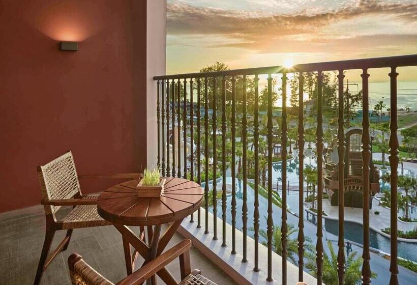 اتاق اجرایی با تخت بزرگ, Movenpick Resort Phan Thiet
