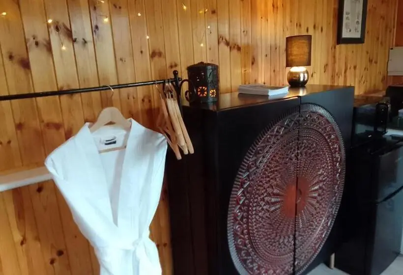 Standard-studio Puutarhanäkymä, Pilgrims Of The Goddess