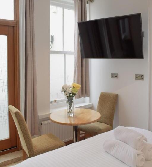 شقة غرفة واحدة, Osborne Apart