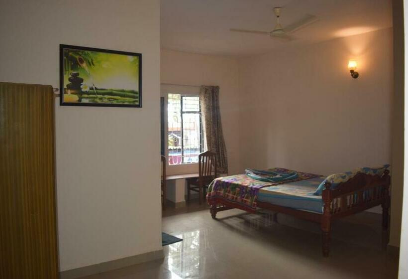 غرفة قياسية مزوَّدة بشُرفة, Dalia Guest House