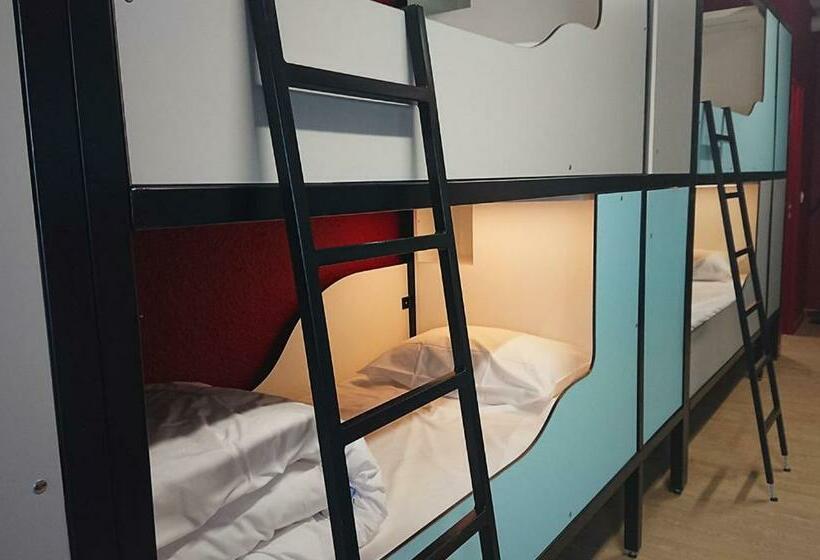 Кровать в Общей Комнате, Auberge De Piau