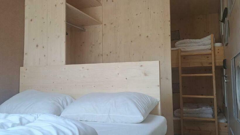 Номер Стандарт Четырехместный Совместный Санузел, Auberge De Piau