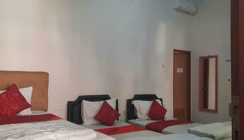 اتاق لوکس سه تخته, Kampoeng Osing Syariah Guest House