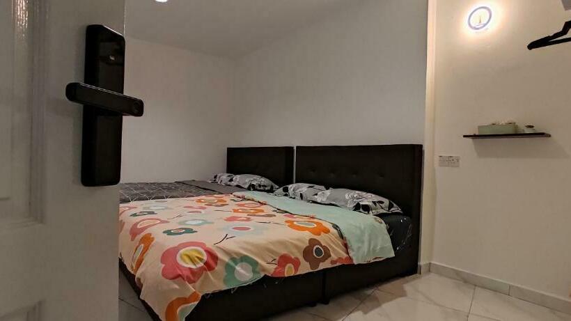 스탠다드 룸, Musang Ong