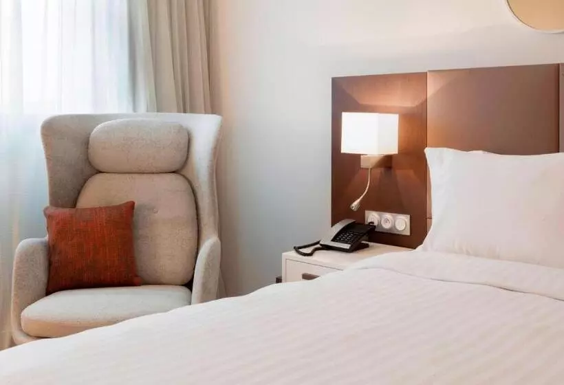 キングサイズベッドのスタンダードルーム, Ac Hotel By Marriott Paris Le Bourget Airport
