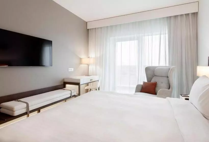 キングサイズベッドのスーペリアルーム, Ac Hotel By Marriott Paris Le Bourget Airport