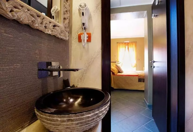 اتاق لوکس با بالکن و چشم‌انداز دریا, B&b Il Parco