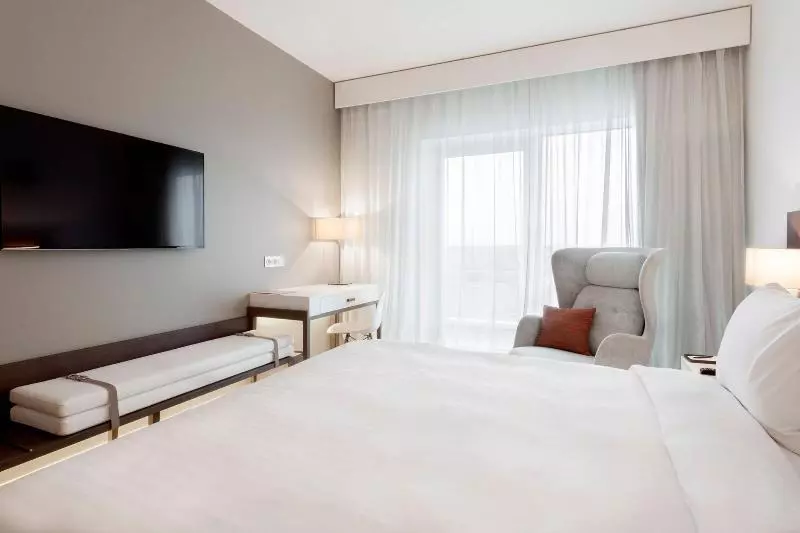 キングサイズベッドのスタンダードルーム, Ac Hotel By Marriott Paris Le Bourget Airport