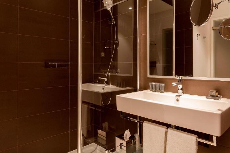 キングサイズベッドのスーペリアルーム, Ac Hotel By Marriott Paris Le Bourget Airport