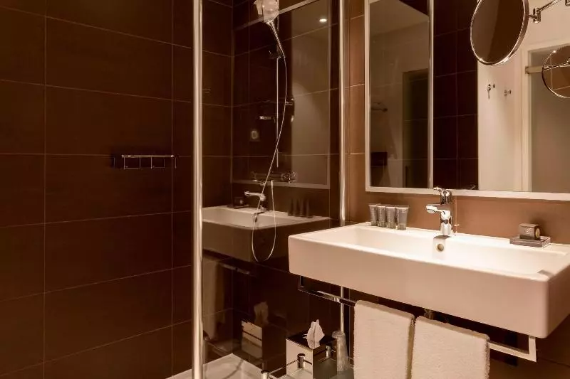 キングサイズベッドのスーペリアルーム, Ac Hotel By Marriott Paris Le Bourget Airport