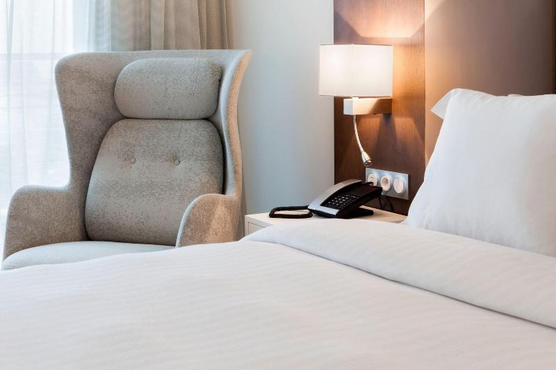 キングサイズベッドのスーペリアルーム, Ac Hotel By Marriott Paris Le Bourget Airport