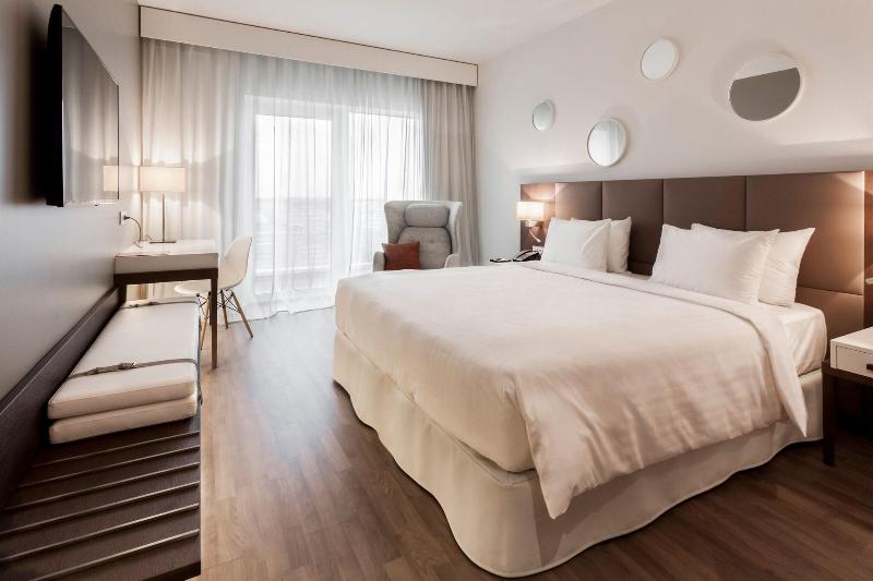 キングサイズベッドのスーペリアルーム, Ac Hotel By Marriott Paris Le Bourget Airport