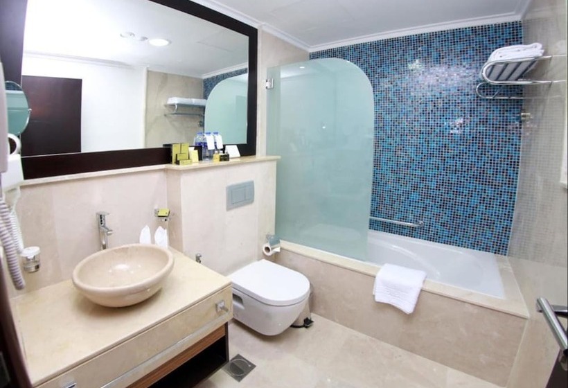 高级客房, Armada Avenue