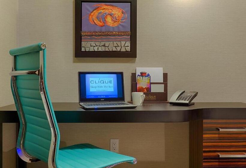Студия Deluxe, Clique Calgary Airport