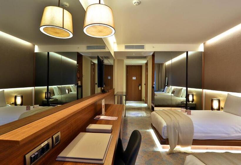 اتاق خانوادگی تودرتو, Dosso Dossi Hotels & Spa Downtown