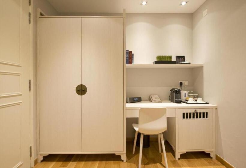 اتاق لوکس با تخت بزرگ, Nuve Heritage