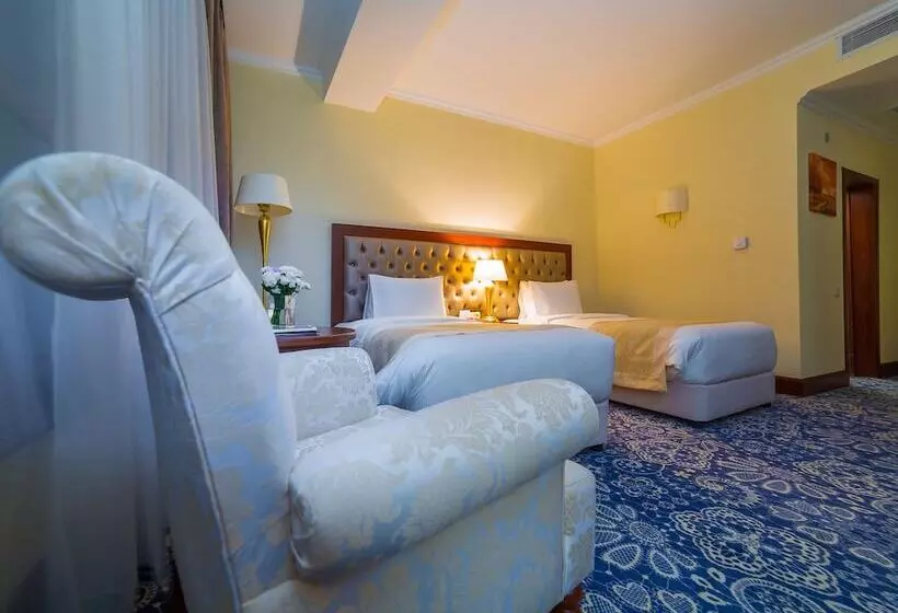 اتاق استاندارد با چشم‌انداز شهر, Ramada By Wyndham Almaty