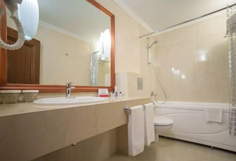اتاق لوکس, Ramada By Wyndham Almaty