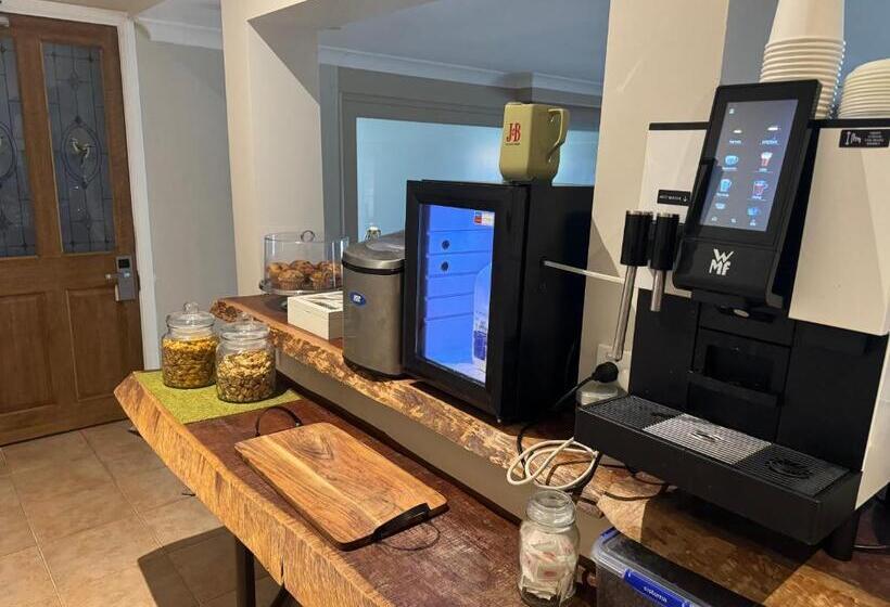 اتاق سوپریور با تخت بزرگ, Sinclairs Country Retreat