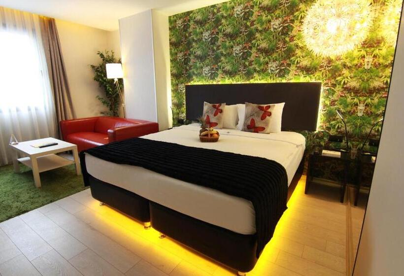 آپارتمان یک خوابه با دری مشترک که هال را جدا می کند., Tempo Fair Suites