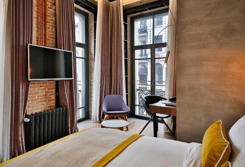 シニアスイート, The Public  Special Category