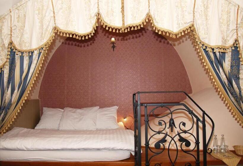 Номер Стандарт Внутренний, U Zlatého Lva