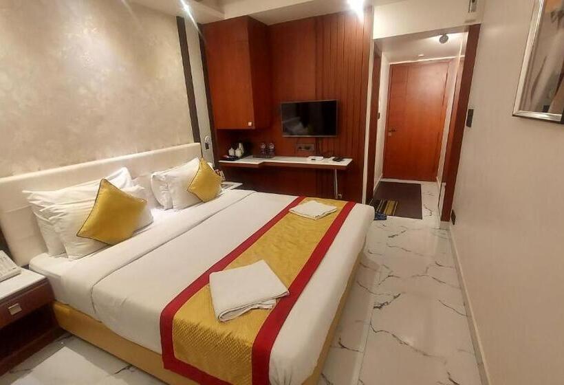 Номер Deluxe, Manila