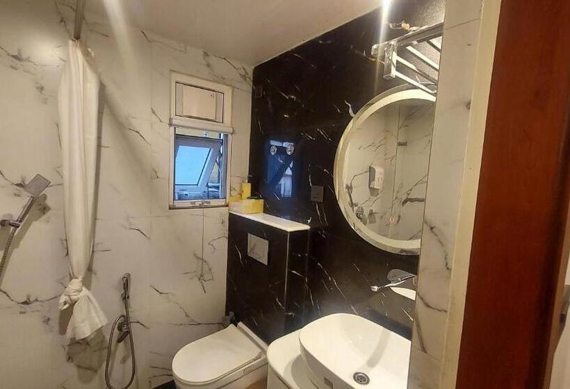 اتاق لوکس خانوادگی, Manila