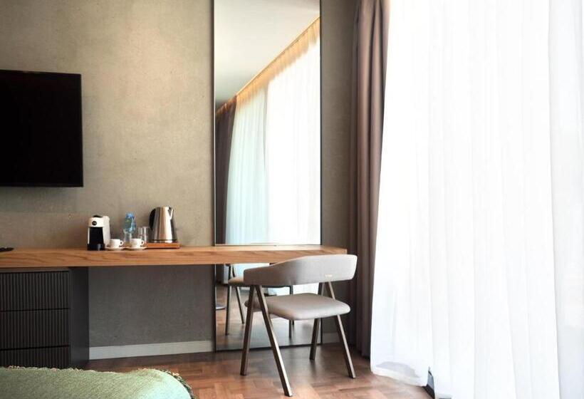 سوییت لوکس, La Brisa Boutique