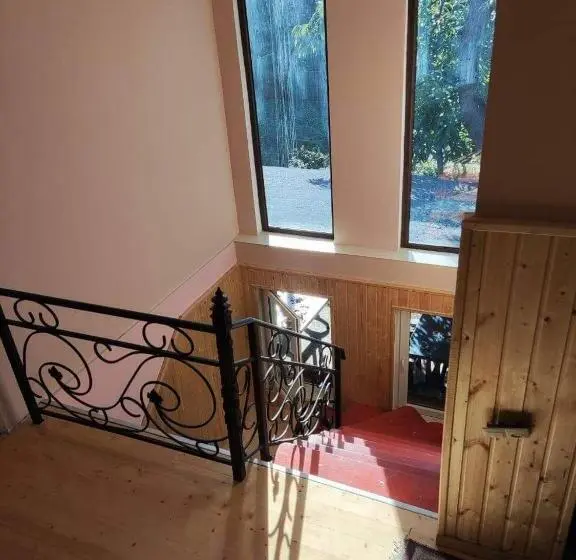 Standard Neljän Hengen Huone Parveke, Valdi Guest Shekvetili