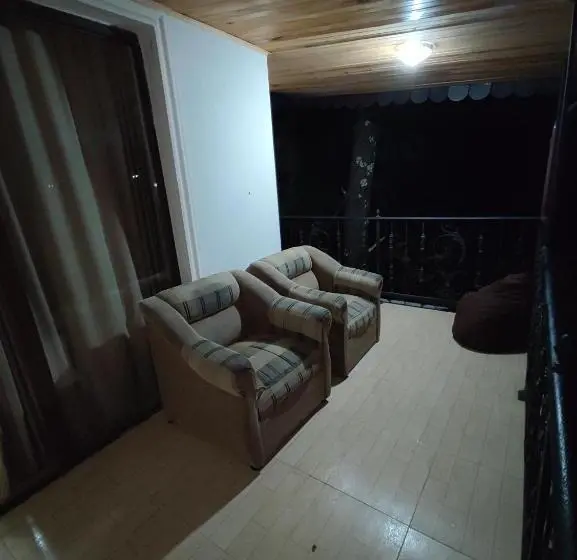 Standard Kolmen Hengen Huone Parveke, Valdi Guest Shekvetili