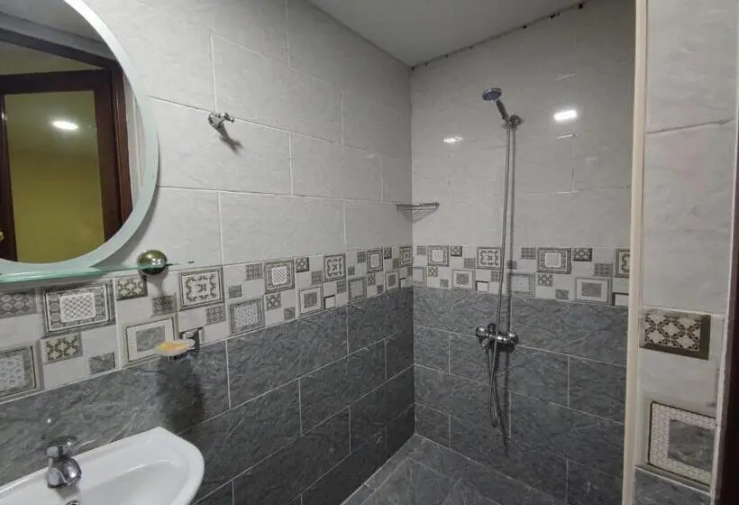 Standard Kolmen Hengen Huone Parveke, Valdi Guest Shekvetili