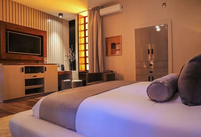 سوییت سوپریور, Boutique Corazón Mexicano